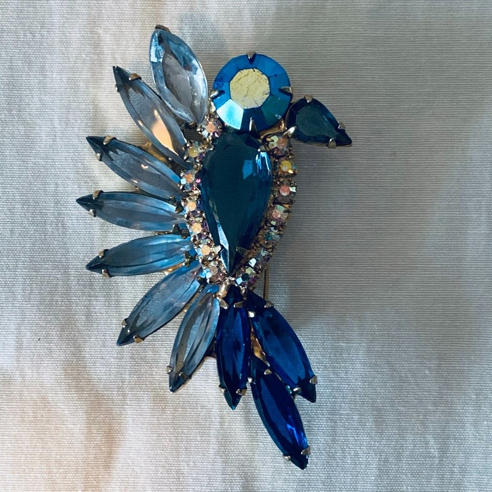 Juliana Upright Flying Bird Figural Brooch / Pin